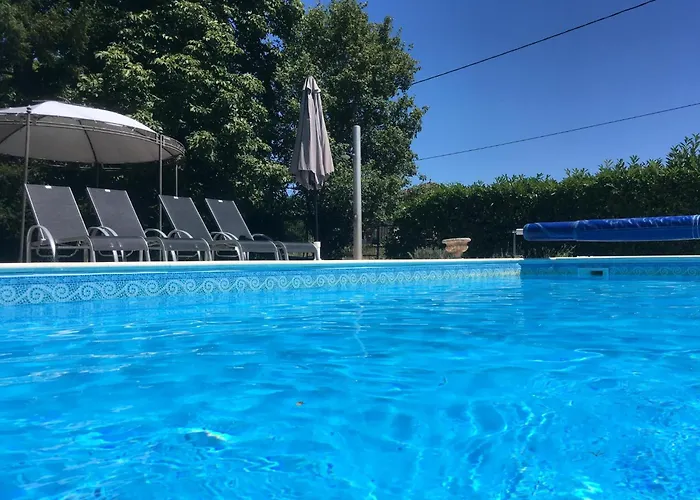 Le Petit Chateau بيت للعطل *