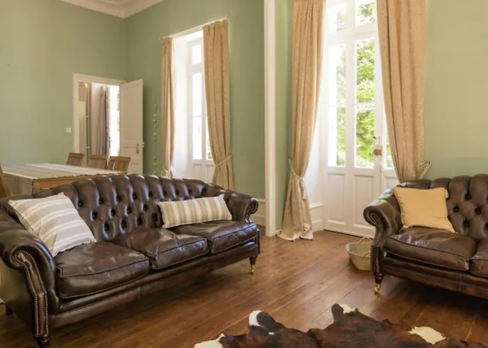 بيت للعطل Le Petit Chateau *